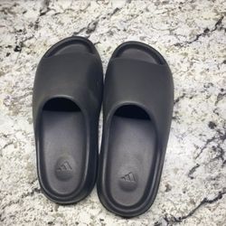 Yeezy Slide Size 9.5 ONYX!