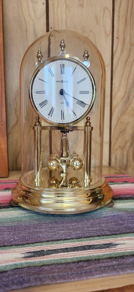HowardMiller Quartz Table Clock