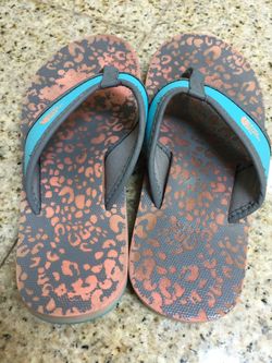 North face flip flops - girls size 1.5