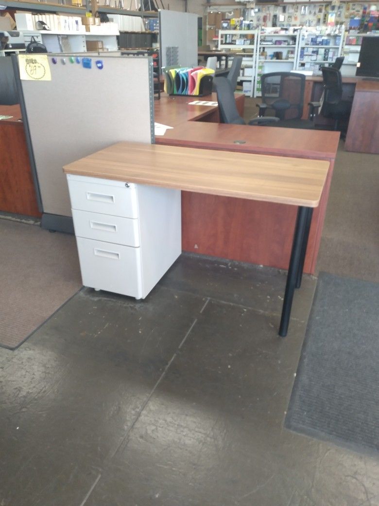 Student Desk With Storage 