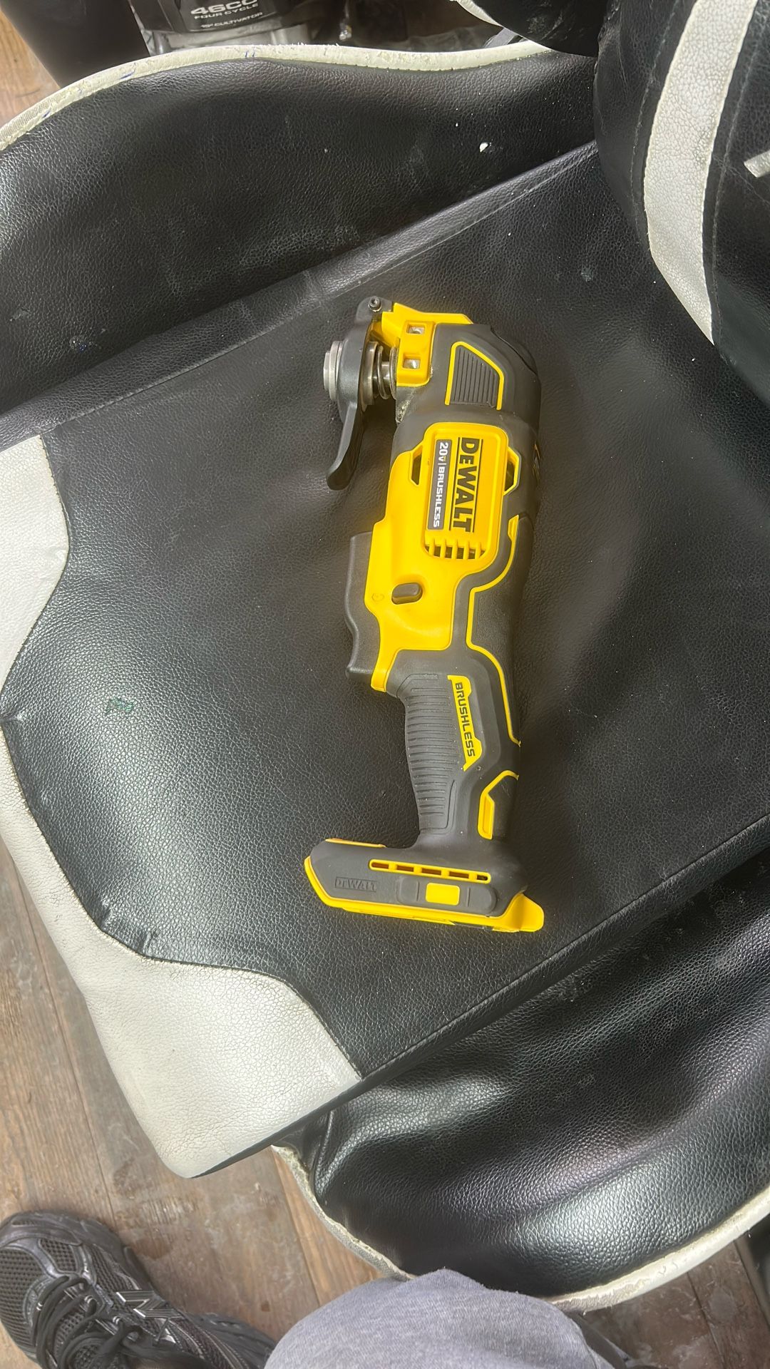 ATOMIC 20V MAX Cordless Brushless Oscillating Multi Tool (Tool Only