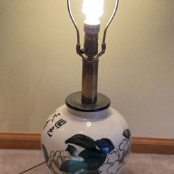 VINTAGE ASIAN DESIGN TABLE LAMP EXCELLENT CONDITION