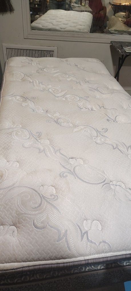 Pre-owned, Twin Pillow Top Mattress W/ Platform Frame