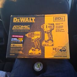 Dealt Mini 20 V Set Two Batteries On Charger One Bag New In Box