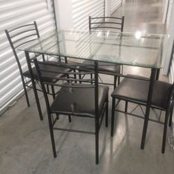 Dinning Room Table And Chairs 