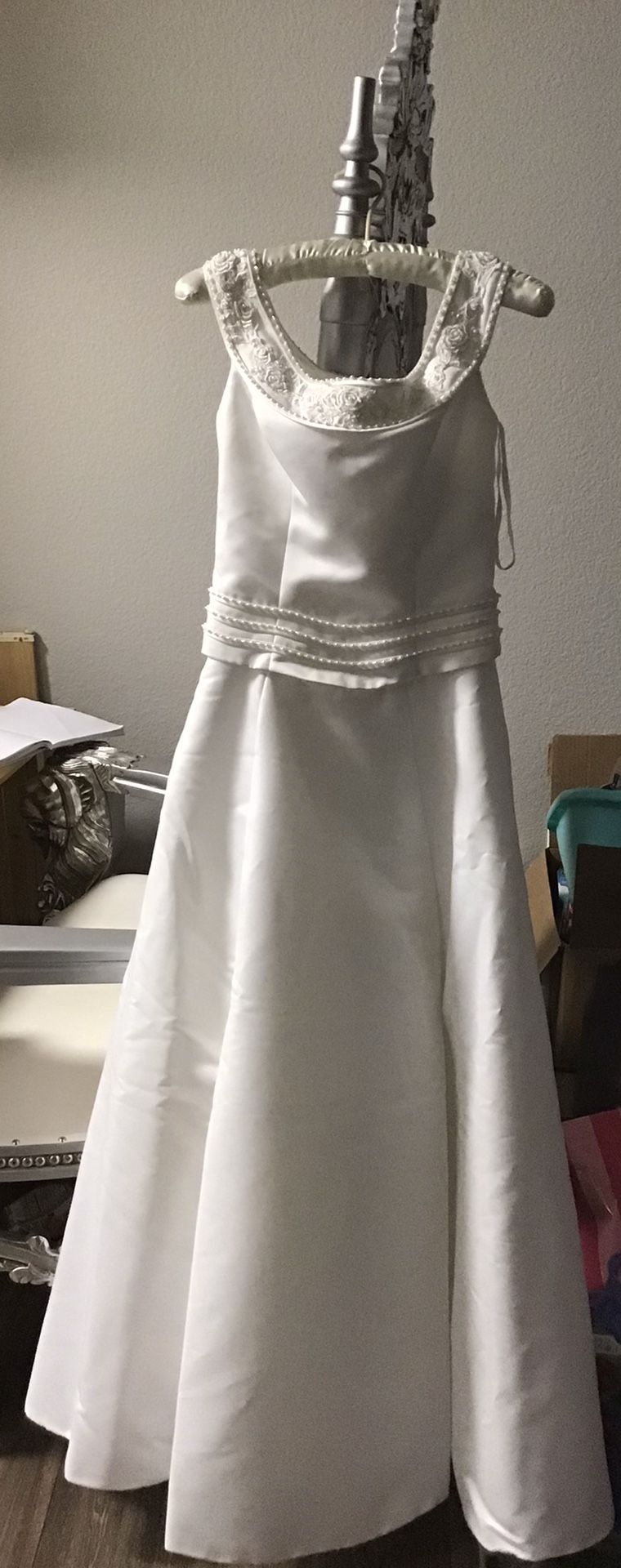 Ilissa by Demetrios Wedding Gown Ivory Size 6?