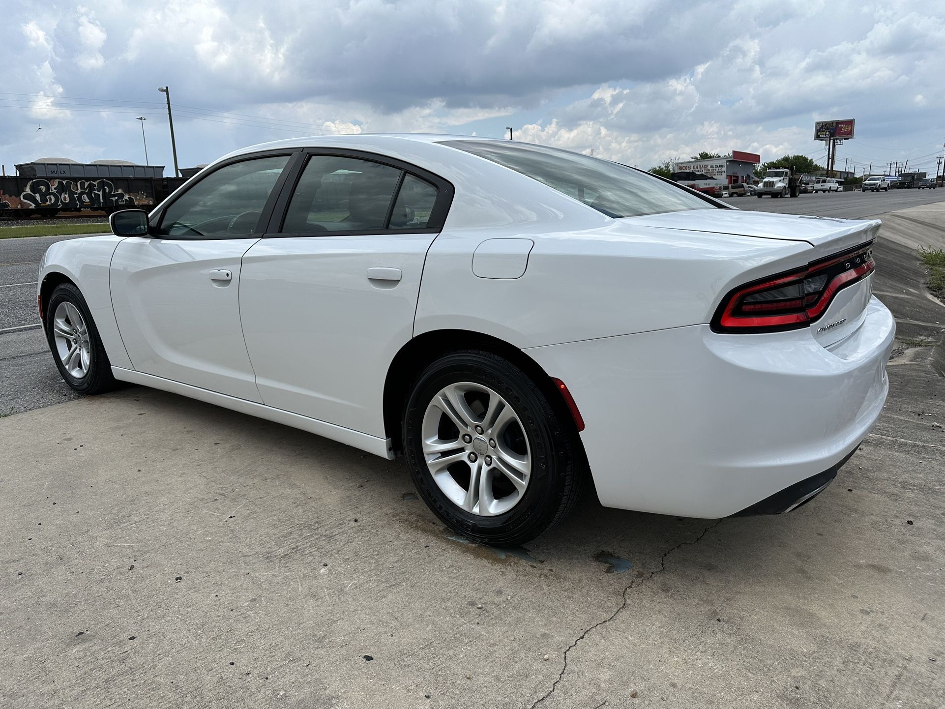 16. Dodge Charger. for Sale in Kirby, TX - OfferUp