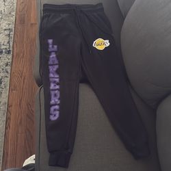 Lakers small sweats
