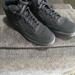 Black Nike size 9 1/2