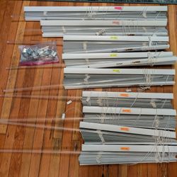Metal window blinds, made by HunterDouglas