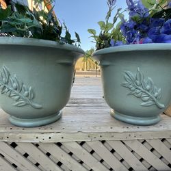 Very  Nice 2 Pots Plastic