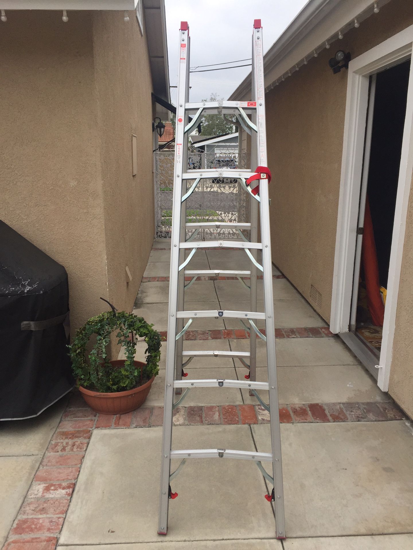 Commercial grade (7’) folding ladder.
