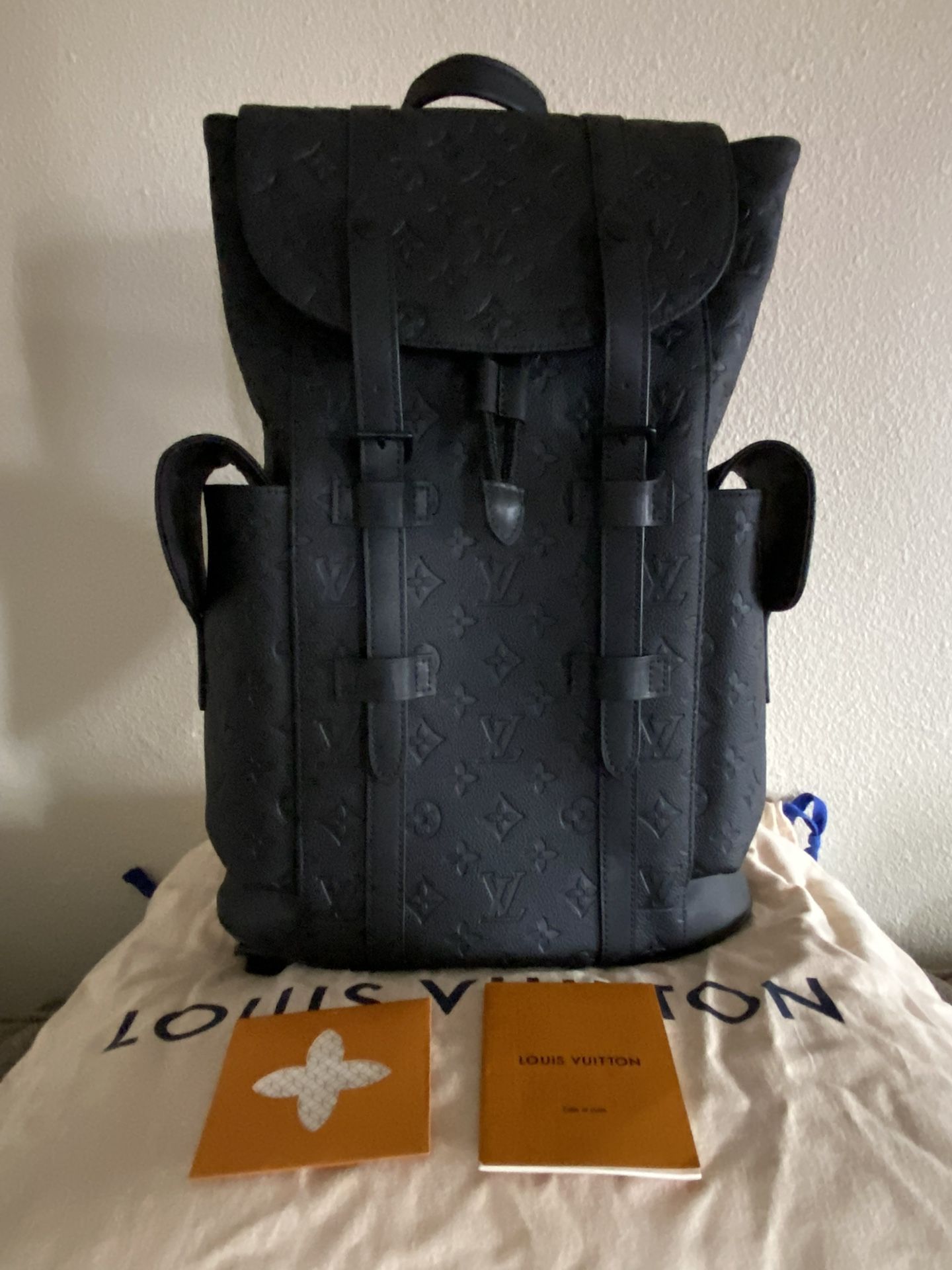 Louis Vuitton Christopher MM Monogram Taurillon Leather Authentic