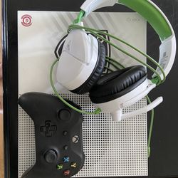 Xbox One With Controller And Headset