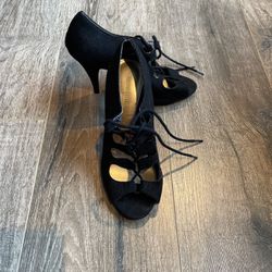 Black Tie Heel size 7