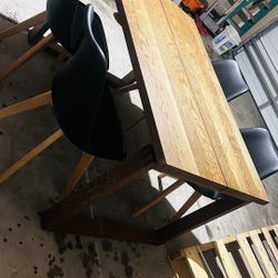Solid Oak Dinning Table With Chairs 