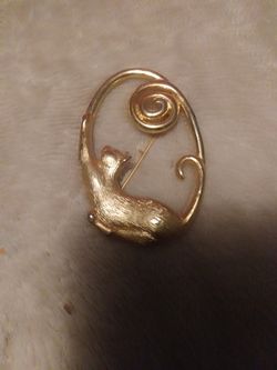 Cat brooch