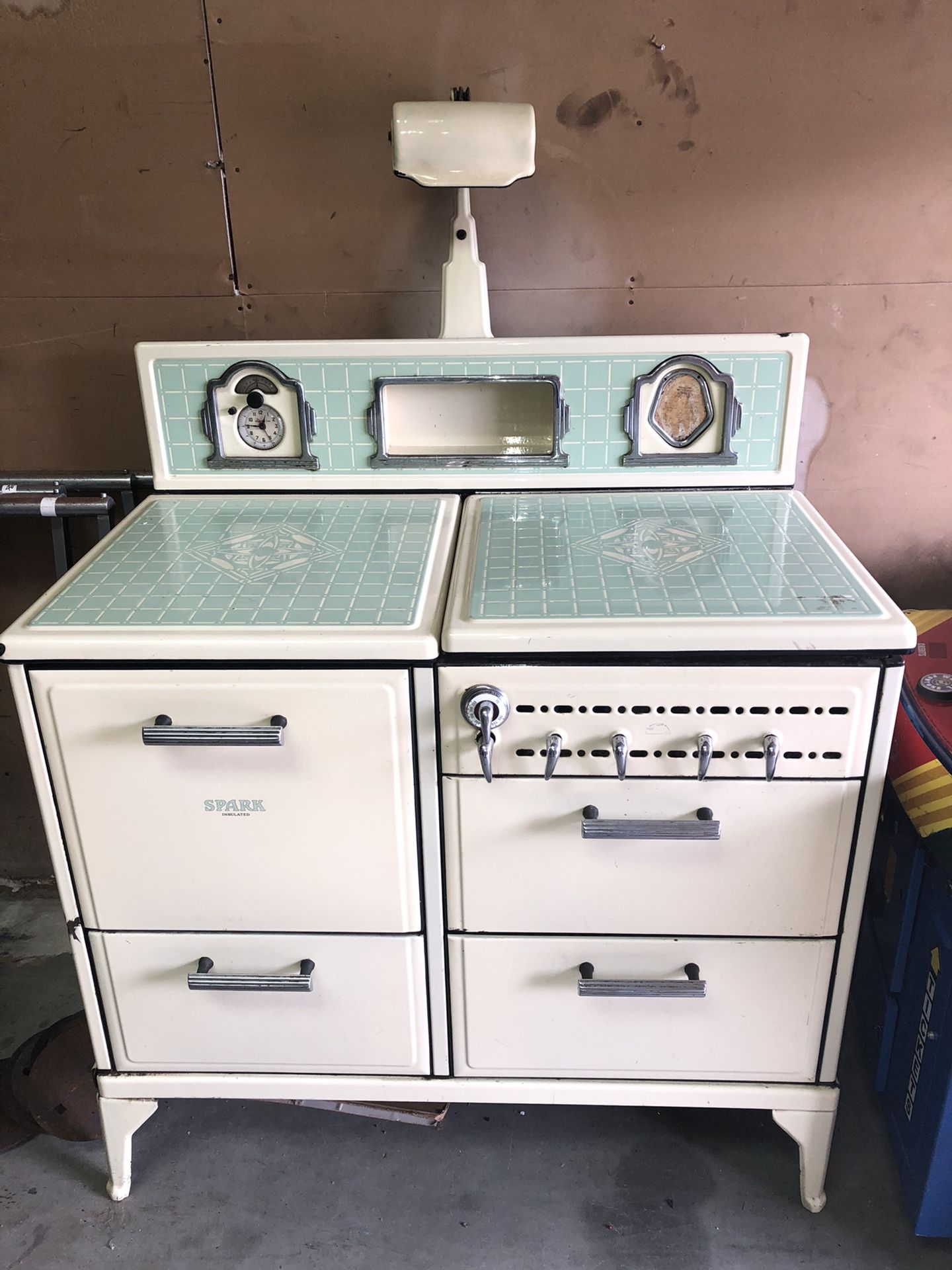 Vintage Spark Insulated Gas Stove with Oven & Broiler