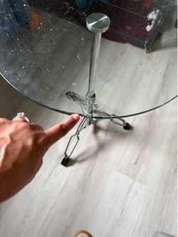 Free Round glass cocktail table