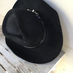 Old Black Hat.    South Austin.    No Size.   Probably Medium.     