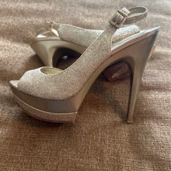 Pelle Moda Gold Platform  HIGH Heels