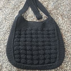 Women’s Woven Knit Black Bag ( Measurements Are In The Photos) 