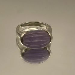 Vintage 925 sterling silver ring featuring a carved lavender jadeite stone sz 6