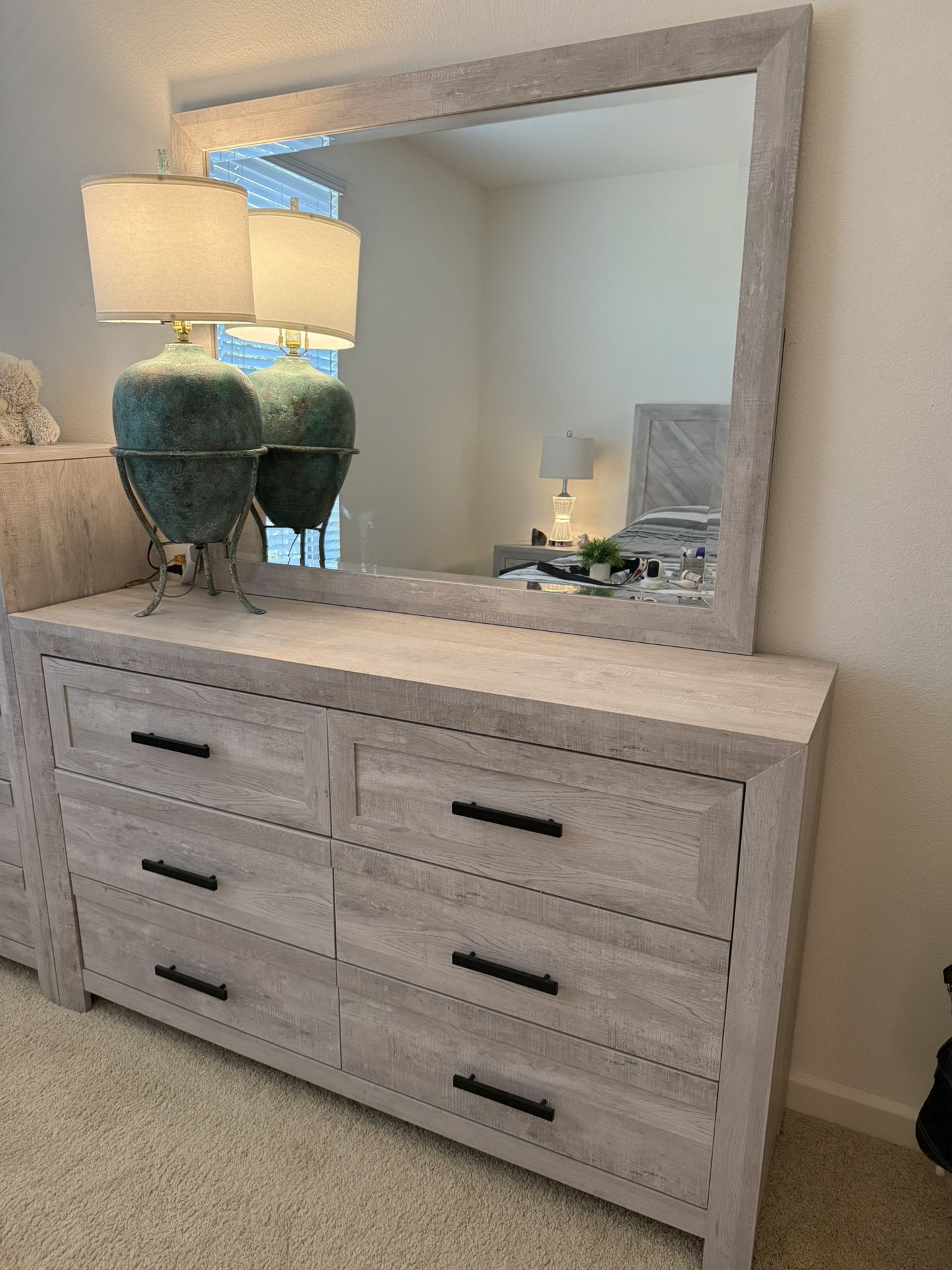 Dresser With Mirror