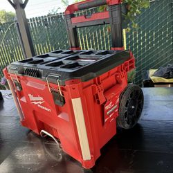 Milwaukee packout rolling tool box