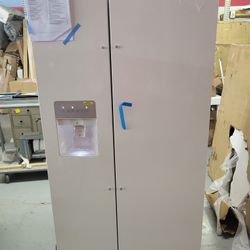 Whirlpool 24.6-cu ft Side-by-Side Refrigerator with Ice Maker ,Water and Ice Dispenser