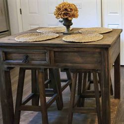 Kitchen Table W/stools