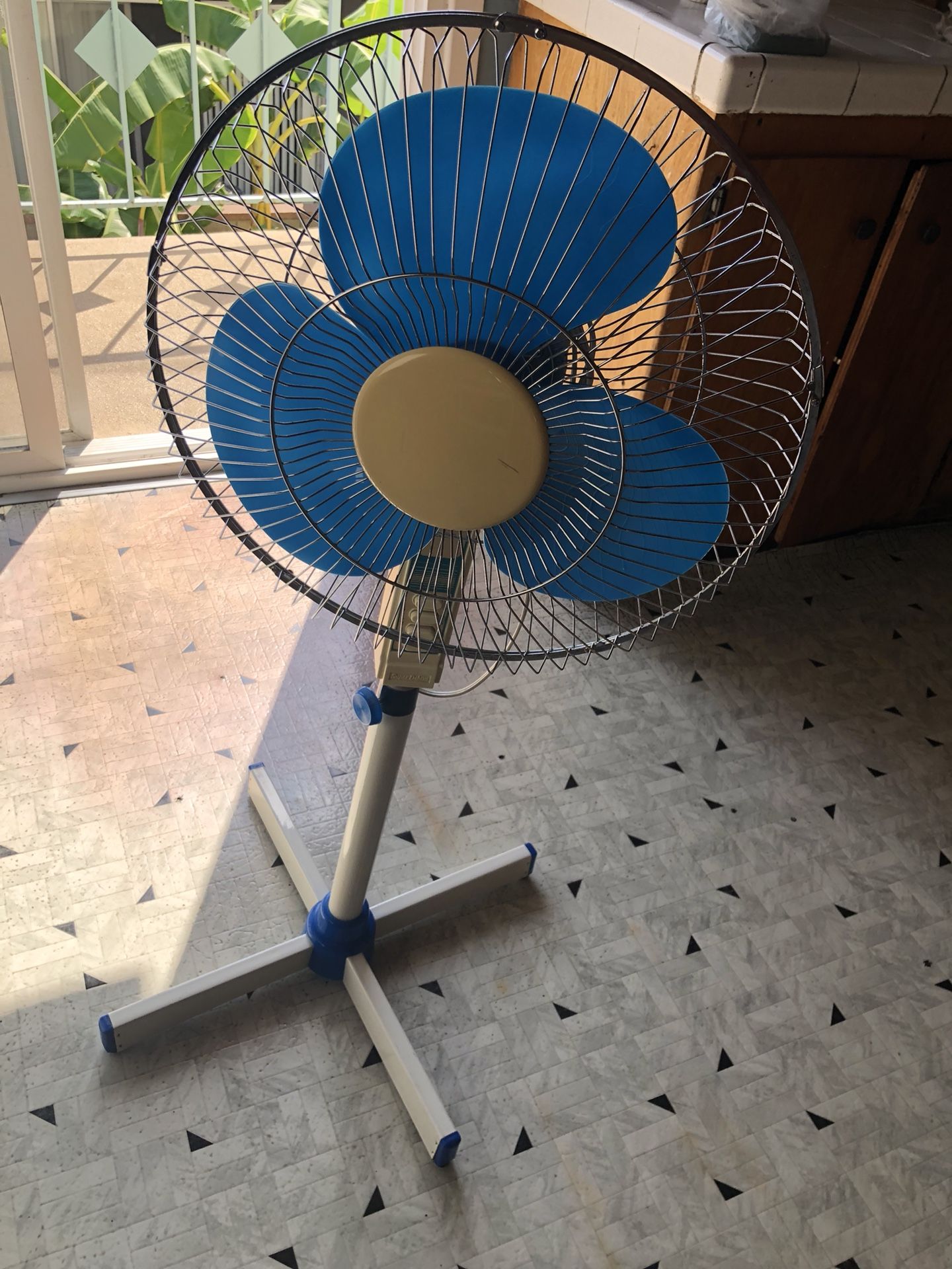 Retro Vintage Super Deluxe Electric Fan Blue