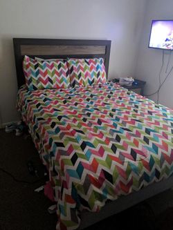Queen size bed set