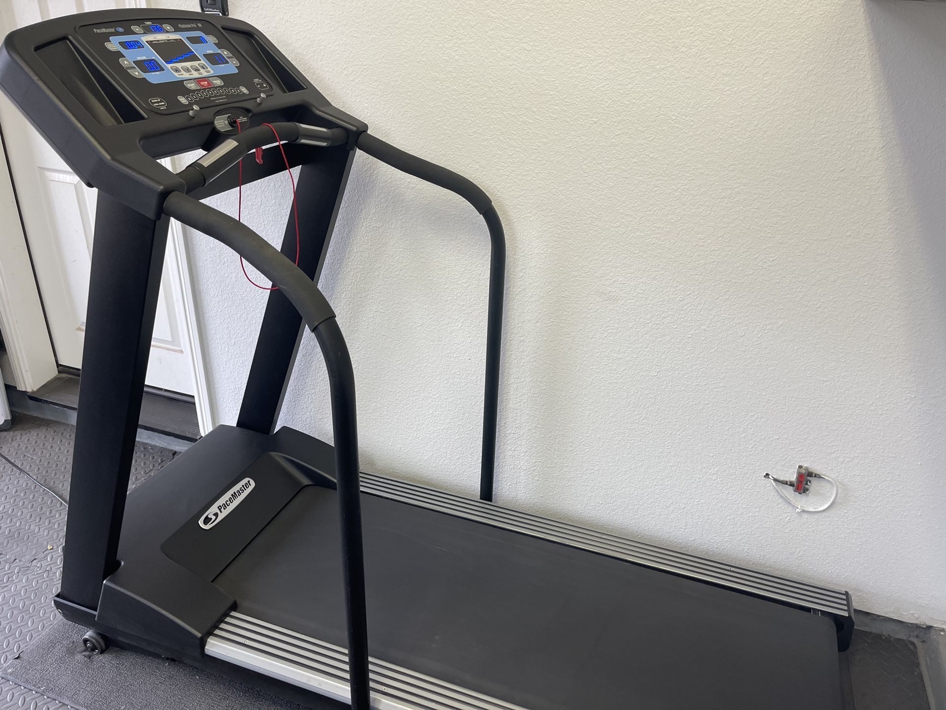 Treadmill PaceMaster Platinum Pro VR gym quality for Sale in Tracy, CA