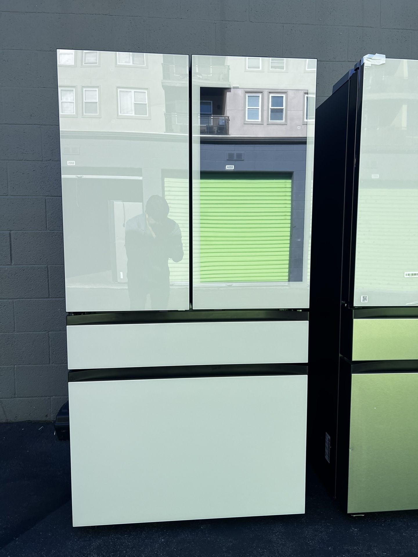 Samsung Bespoke 23 cu. ft. Counter Depth 4-Door French Door Refrigerator in White Glass with AI Family Hub+