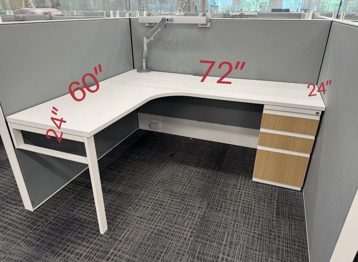 Haworth ®️L Shape Works Station For 5’x6’ Cubicle Unit
