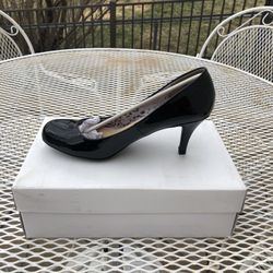 NEW!!  ‘Dirty Laundry ‘ Black Patent Heels (size 8)