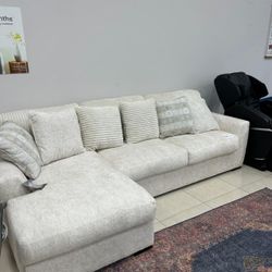 CHESSINGTON IVORY 2-PIECE LAF CHAISE SECTIONAL