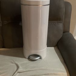 Munchkin Diapers Trash Can 