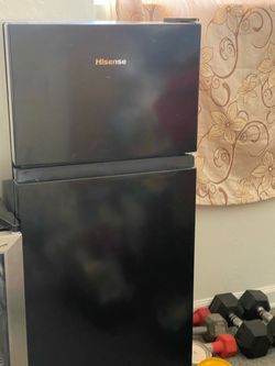 Mini fridge with freezer