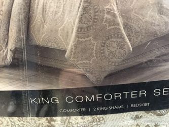 Brand New J Queen NY King Size comforter Set $50