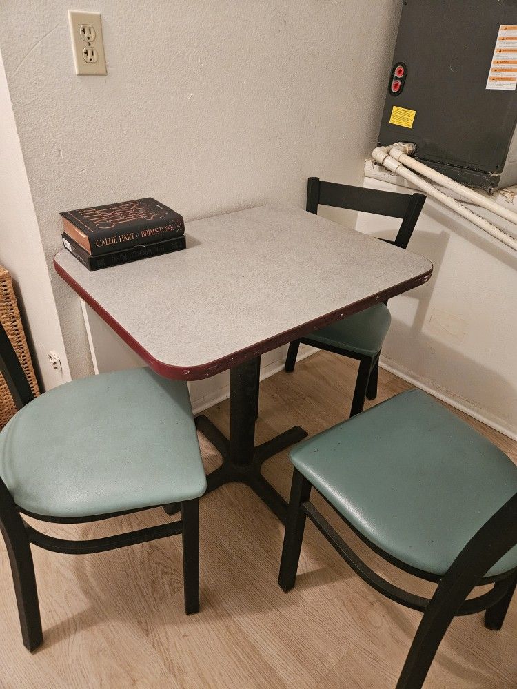 Table With 3 Chairs