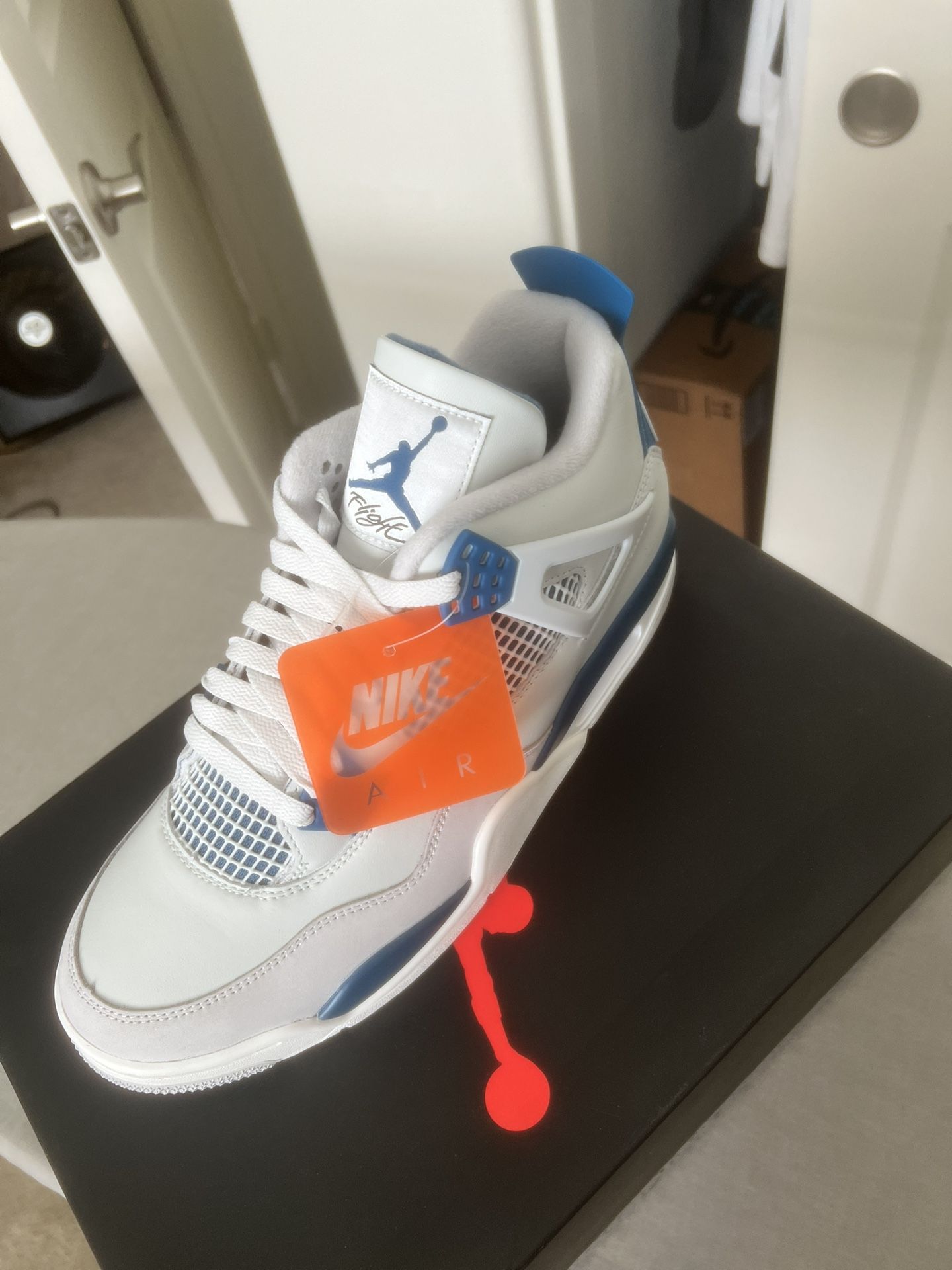 Jordan 4 Military