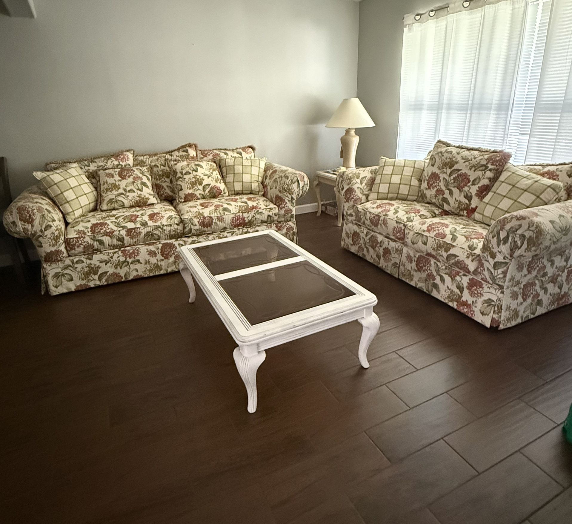Like New Vintage Floral Sofa Set