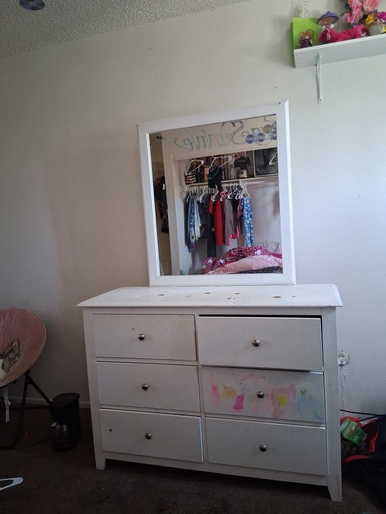 Dresser Vanity Free