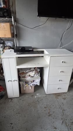 Nail table