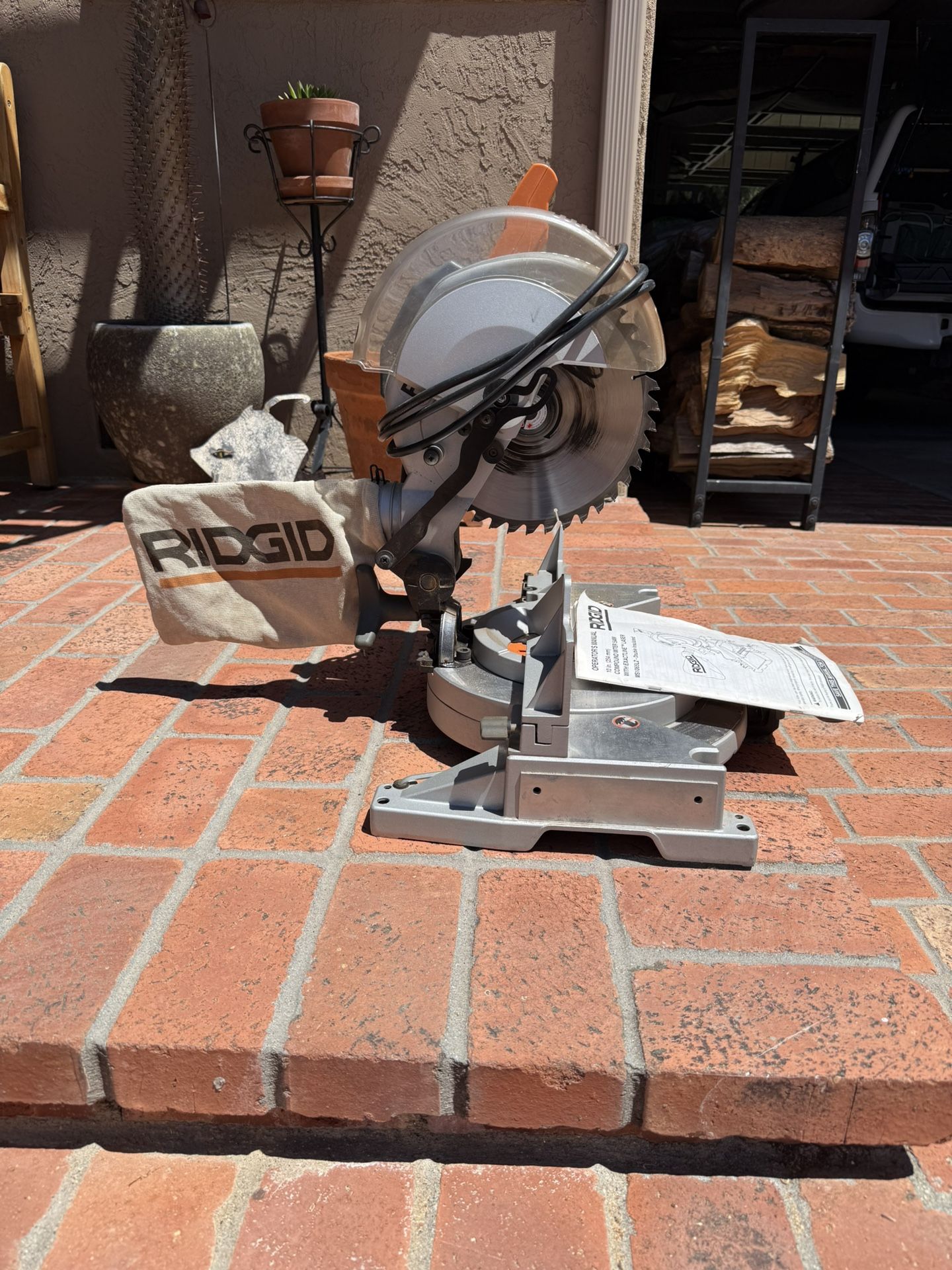 Compound miter Saw