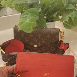 Cross Body/card Holder /money Holder/Keychain  And Extra Strap