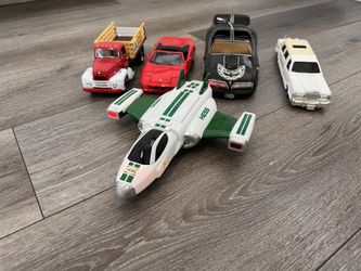Diecast Assorted Cars 1/24 Lot Of 5 Cars Asking 20 Dollars For All 5