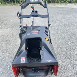 Craftsman Snowblower 4Cycle Start By Pull Or Electric Start 21”208CC With Light
